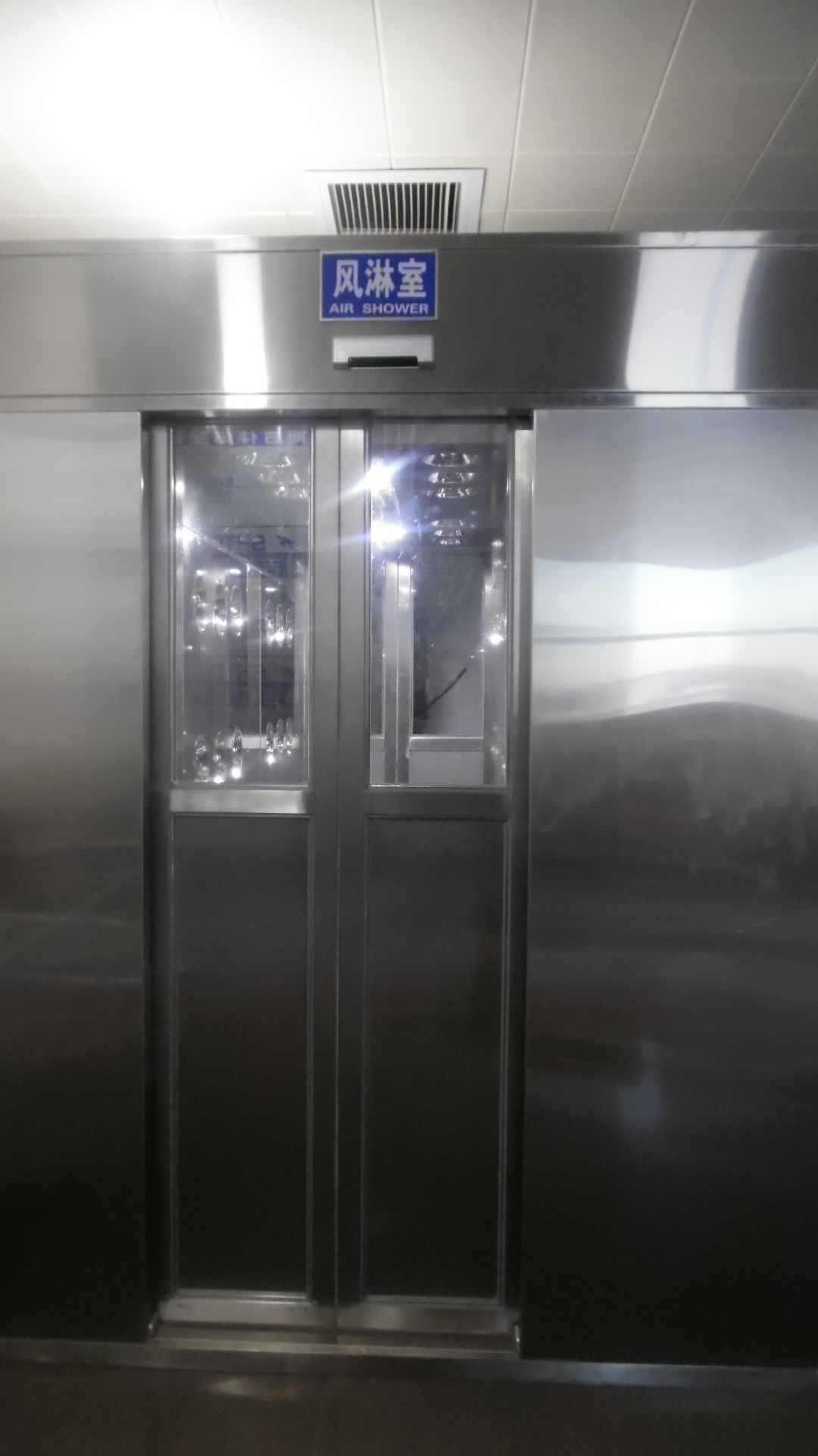 風(fēng)淋門(mén)選購(gòu)需要注重的條件有如下