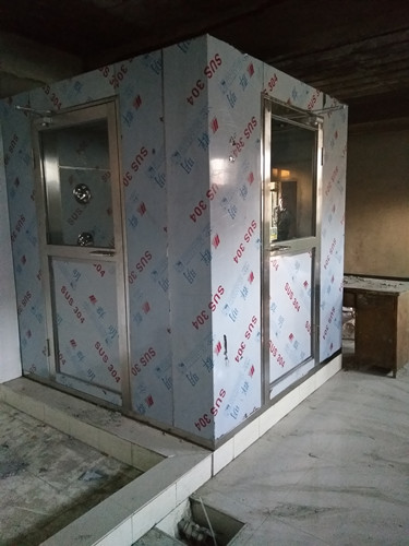 不同的材質(zhì)風(fēng)淋室直接影響到價格成本