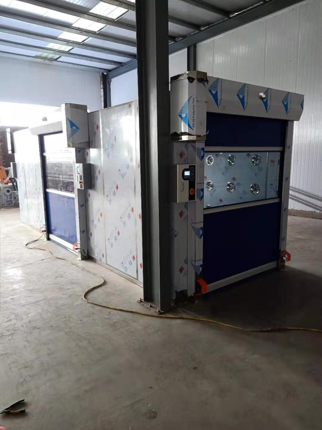 【石嘴山風(fēng)淋室】多人風(fēng)淋室門合適是多少人的裝配車間？