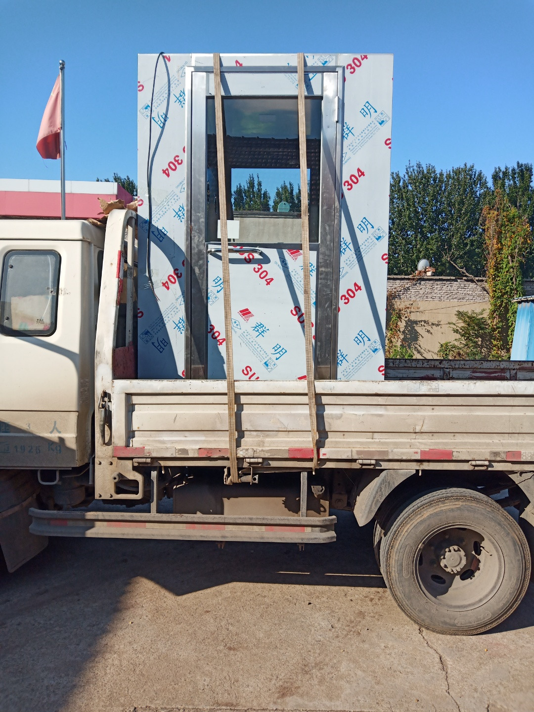 風(fēng)淋室關(guān)上門(mén)里面沒(méi)有人都吹風(fēng)怎么一回事，怎么維修？