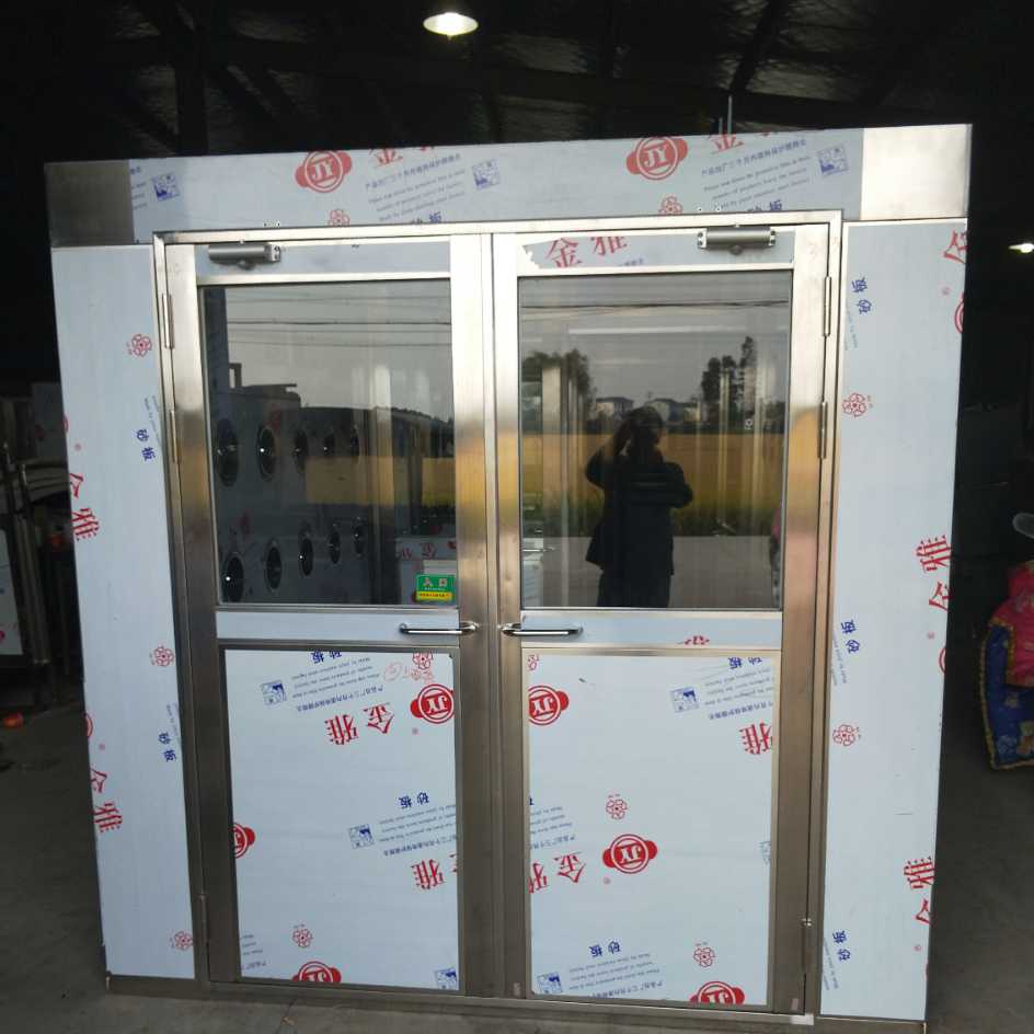 快速卷簾門風淋室：風淋室是放在緩沖間前面還是緩沖間后面